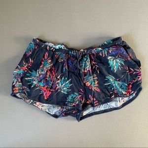 Flowy Leaf Pattern Shorts